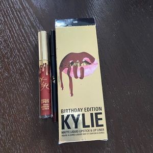 Kylie Jenner Leo kit